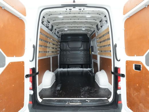 Volkswagen Crafter 30 2.0 TDI 140pk DSG L3H3 Exclusive Edition Navigatie Trekhaak Camera Lm Velgen ActivLease financial lease