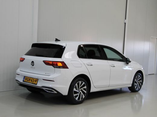 Volkswagen Golf 1.4 eHybrid 204pk Style | Acc | Camera ActivLease financial lease