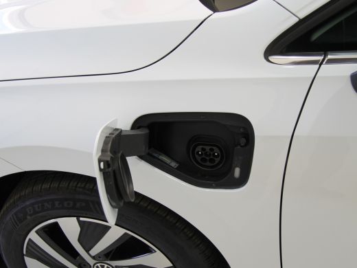 Volkswagen Golf 1.4 eHybrid 204pk Style | Acc | Camera ActivLease financial lease