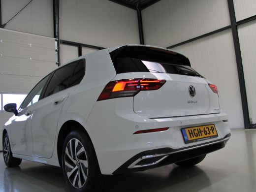 Volkswagen Golf 1.4 eHybrid 204pk Style | Acc | Camera ActivLease financial lease