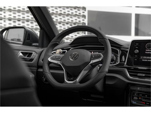 Volkswagen T-Roc 1.5 TSI DSG/Automaat R-Line Edition | Matrix LED | Navi | Keyless | Camera | Side Assist | ActivLease financial lease
