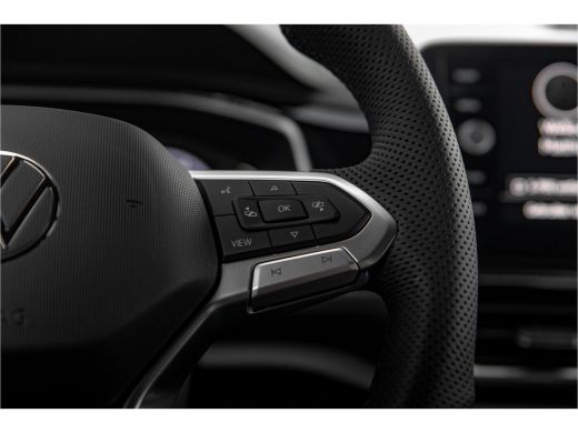 Volkswagen T-Roc 1.5 TSI DSG/Automaat R-Line Edition | Matrix LED | Navi | Keyless | Camera | Side Assist | ActivLease financial lease