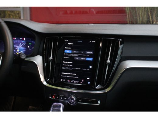 Volvo  V60 Volvo 2.0 T6 Plug-in hybrid AWD Plus Dark | Elektrisch verstelb. bestuurdersstoel met geheugen | ... ActivLease financial lease