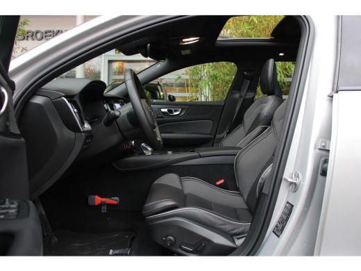 Volvo  V60 Volvo 2.0 T6 Plug-in hybrid AWD Plus Dark | Elektrisch verstelb. bestuurdersstoel met geheugen | ... ActivLease financial lease