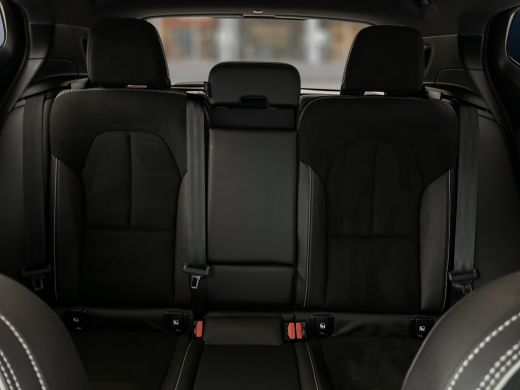 Volvo  XC40 T2 A/T R-Design | 18" | Leder Nubuck bekleding | Adaptieve cruise | BLIS | Keyless | Elektr. acht... ActivLease financial lease