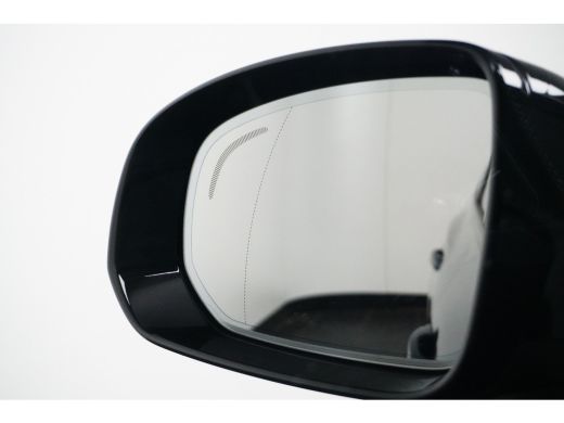 Volvo  XC60 Volvo T6 Plug-in hybrid AWD Ultimate Dark | Achterbank verwarmd | Alarmsysteem | Audio installati... ActivLease financial lease