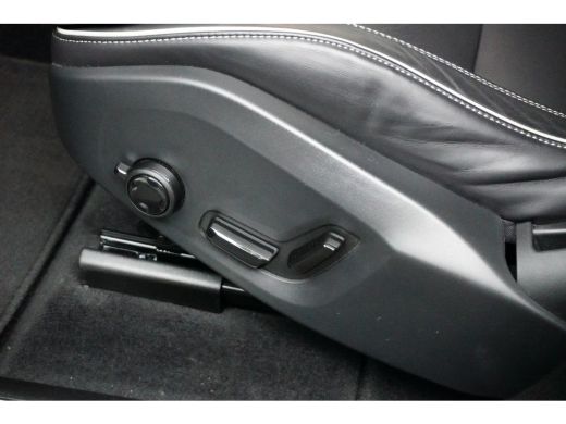 Volvo  XC60 Volvo T6 Plug-in hybrid AWD Ultimate Dark | Achterbank verwarmd | Alarmsysteem | Audio installati... ActivLease financial lease