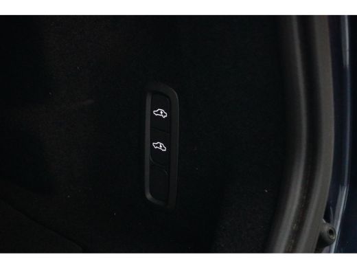Volvo  XC60 Volvo T6 Plug-in hybrid AWD Ultimate Dark | Achterbank verwarmd | Alarmsysteem | Audio installati... ActivLease financial lease