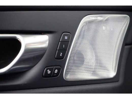 Volvo  XC60 Volvo T6 Plug-in hybrid AWD Ultimate Dark | Achterbank verwarmd | Alarmsysteem | Audio installati... ActivLease financial lease