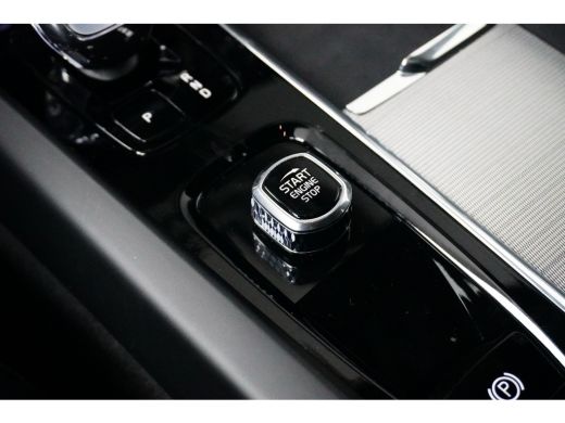 Volvo  XC60 Volvo T6 Plug-in hybrid AWD Ultimate Dark | Achterbank verwarmd | Alarmsysteem | Audio installati... ActivLease financial lease