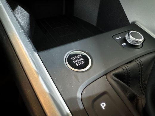 Audi A1 Sportback Sportback 25 95pk TFSI S edition | Parkeerhulp plus | Adaptive cruise control | MMI navigatie plu... ActivLease financial lease