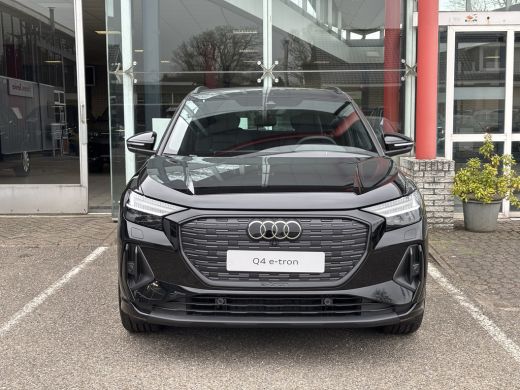 Audi Q4 e-tron S edition e-tron 45 82 kWh 210 kW / 286 PK Hatchback Elektr. aandrijving quattro ActivLease financial lease