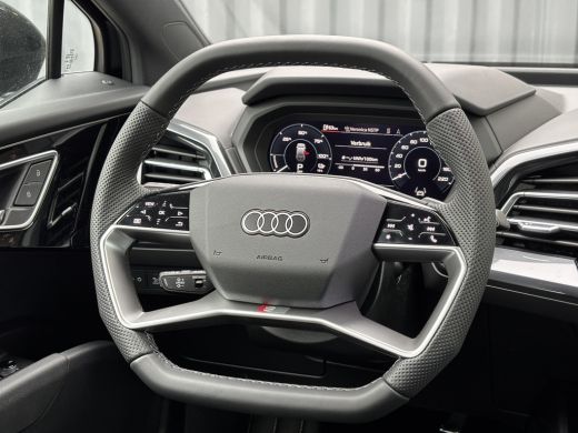Audi Q4 e-tron S edition e-tron 45 82 kWh 210 kW / 286 PK Hatchback Elektr. aandrijving quattro ActivLease financial lease
