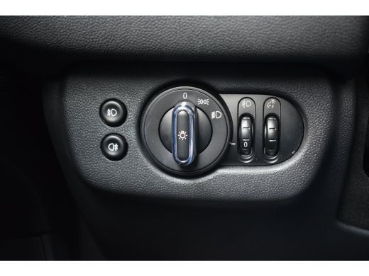 Mini Clubman 1.5 One Business Edition | Apple CarPlay | Leer | Climate | Cruise ActivLease financial lease