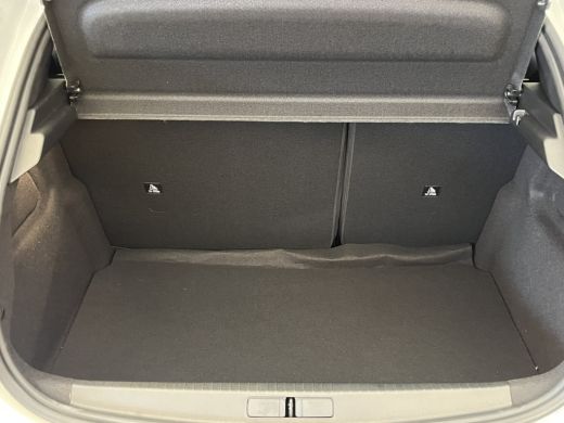 Peugeot 208 Style | Dashboard en deurpanelen in kunststof met carboneffect | Ecoled koplampen | Elektrisch ve... ActivLease financial lease