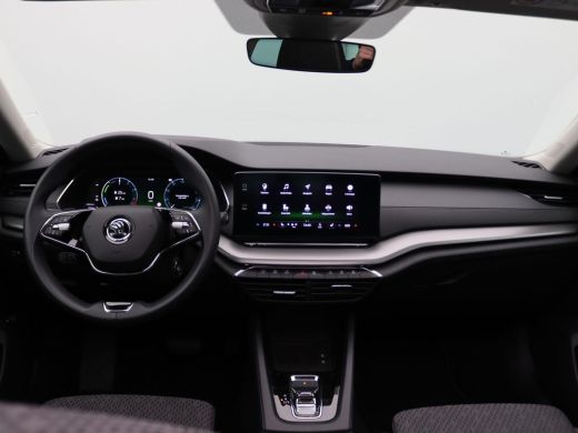 Skoda Octavia Combi 1.4 TSI iV PHEV Business Edition 204PK DSG Pano-Schuifdak, Trekhaak, Adaptieve Cruise Contr... ActivLease financial lease