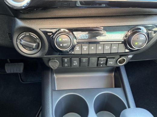 Toyota Hilux 2.4 D-4D Double Cab Professional Premium BPM vrij | Navigatie | Apple CarPlay/Android auto | Acht... ActivLease financial lease