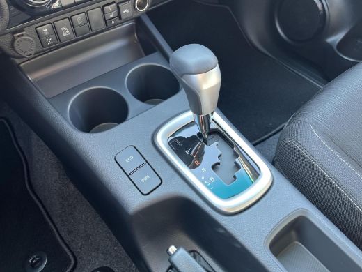 Toyota Hilux 2.4 D-4D Double Cab Professional Premium BPM vrij | Navigatie | Apple CarPlay/Android auto | Acht... ActivLease financial lease