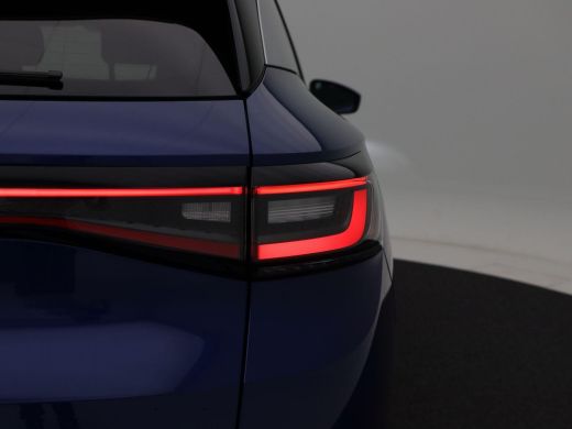Volkswagen ID.4 First 77 kWh 204 Pk Automaat | Navigatie | 20 Inch | Adaptive Cruise | Stoelverwarming | Camera |... ActivLease financial lease