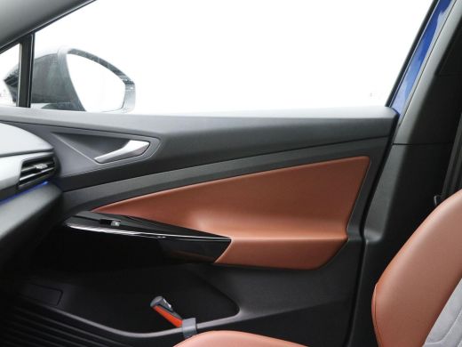 Volkswagen ID.4 First 77 kWh 204 Pk Automaat | Navigatie | 20 Inch | Adaptive Cruise | Stoelverwarming | Camera |... ActivLease financial lease
