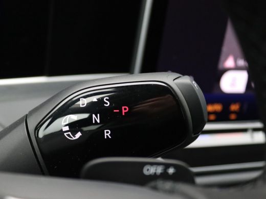 Volkswagen Passat Variant 1.5 eTSI Elegance Business 150PK DSG Adaptieve Cruise Controle, Head-Up Display, Side Ass... ActivLease financial lease