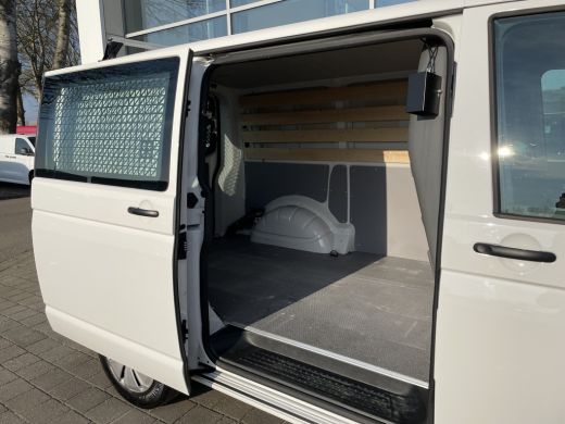 Volkswagen Transporter 2.0 TDI L1 150 Pk DSG | PDC | App Connect ActivLease financial lease