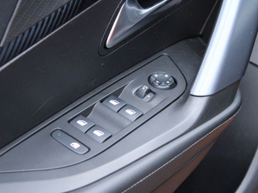 Peugeot 2008 1.2 PureTech Blue Lease Allure NL AUTO | TREKHAAK | CARPLAY | HALF LEDER | CRUISE | ActivLease financial lease