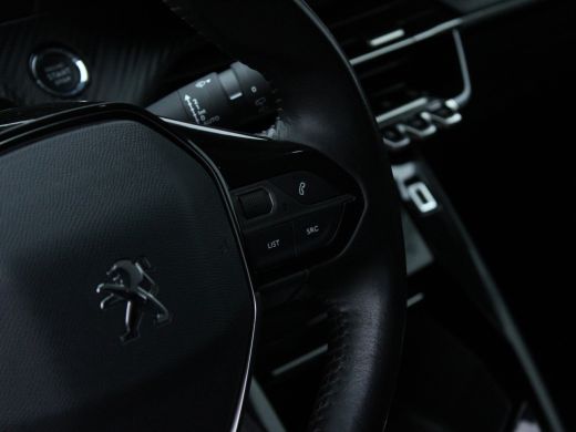 Peugeot 2008 1.2 PureTech Blue Lease Allure NL AUTO | TREKHAAK | CARPLAY | HALF LEDER | CRUISE | ActivLease financial lease
