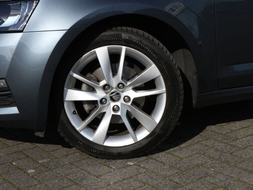 Skoda Octavia Combi 1.0 TSI Gr. Clever Edition TREKHAAK AUTOMAAT CLIMA NAVI ActivLease financial lease