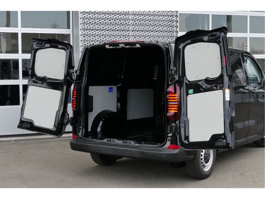 Volkswagen Transporter 2024 | Life | L1 | Digitaal Display ActivLease financial lease