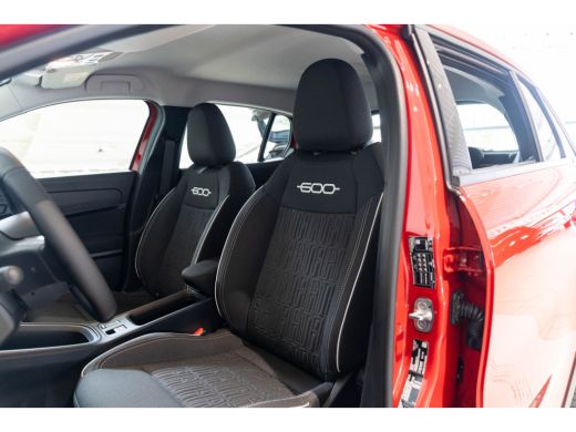 Fiat 600E Urban 54 kWh 3 Fase | Apple Carplay & Android Auto | Climate Control | Parkeersensoren | ActivLease financial lease