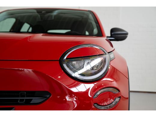 Fiat 600E Urban 54 kWh 3 Fase | Apple Carplay & Android Auto | Climate Control | Parkeersensoren | ActivLease financial lease