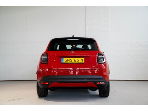 Fiat 600E Urban 54 kWh 3 Fase | Apple Carplay & Android Auto | Climate Control | Parkeersensoren | ActivLease financial lease