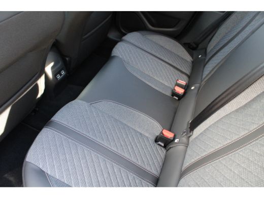 Peugeot e-208 EV Style 50 kWh | Navigatie | Stoelverwarming | Fase 3 | Nieuw model | BTW | ActivLease financial lease
