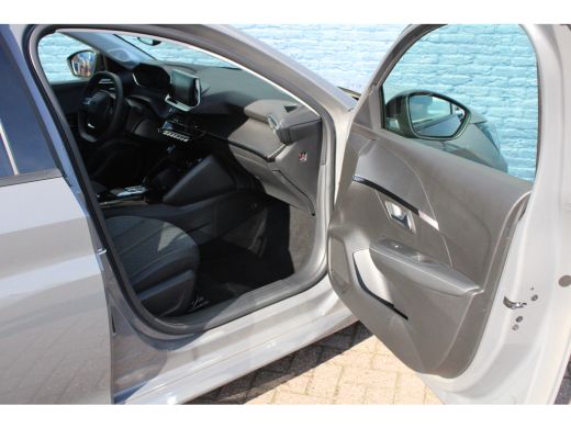 Peugeot e-208 EV Style 50 kWh | Navigatie | Stoelverwarming | Fase 3 | Nieuw model | BTW | ActivLease financial lease