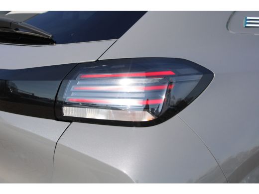 Peugeot e-208 EV Style 50 kWh | Navigatie | Stoelverwarming | Fase 3 | Nieuw model | BTW | ActivLease financial lease