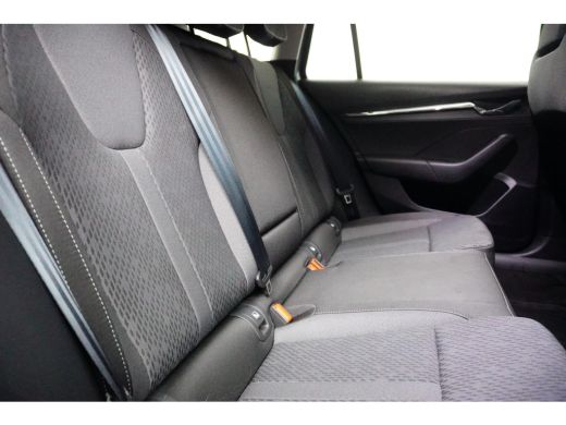 Skoda Octavia Combi 1.0 e-TSI 110PK DSG-7 Ambition | NAVIGATIE | STOELVERW. ADAPT. CRUISE ActivLease financial lease