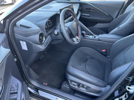 Toyota C-HR 2.0 Hybrid 200 GR SPORT PLUS | Navigatie | Apple CarPlay/Android auto | Elektrische achterklep | ... ActivLease financial lease