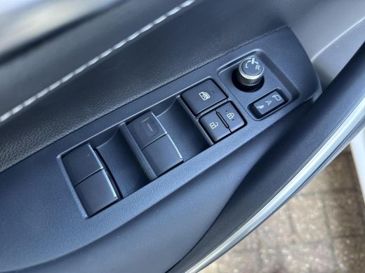 Toyota Corolla Touring Sports Hybrid 140 Bi-Tone Plus | 06-10141018 Voor meer informatie ActivLease financial lease