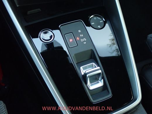 Audi A3 Limousine 30TFSI ACC/SPORTSTOEL/TREKHAAK/FULL-LED/CARPLAY ActivLease financial lease