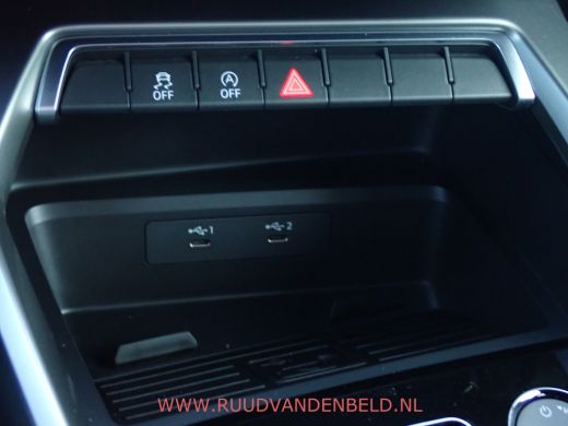 Audi A3 Limousine 30TFSI ACC/SPORTSTOEL/TREKHAAK/FULL-LED/CARPLAY ActivLease financial lease