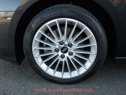 Audi A3 Limousine 30TFSI ACC/SPORTSTOEL/TREKHAAK/FULL-LED/CARPLAY ActivLease financial lease