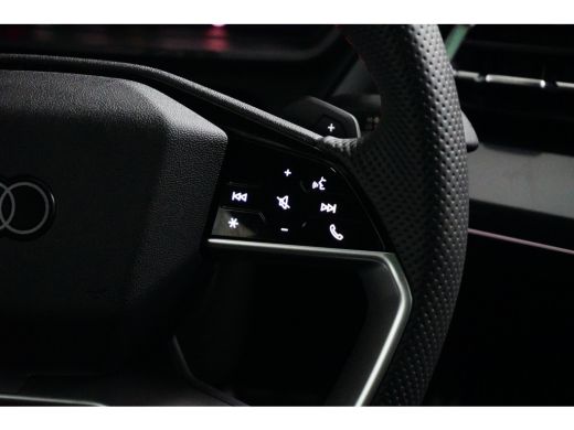 Audi Q4 e-tron 40 S Edition 77 kWh 204PK | LEDER | PANORAMADAK | CAMERA | AUTO A. KLEP ActivLease financial lease