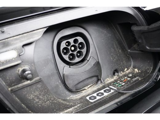 Audi Q4 e-tron 40 S Edition 77 kWh 204PK | LEDER | PANORAMADAK | CAMERA | AUTO A. KLEP ActivLease financial lease