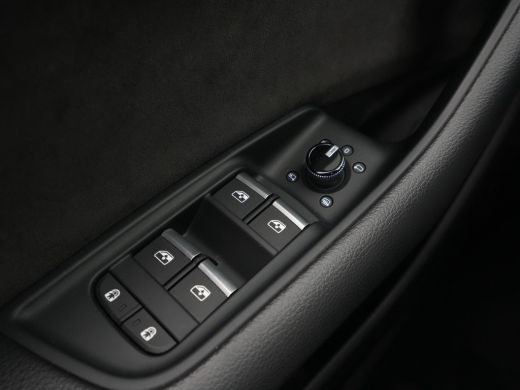 Audi Q8 60 TFSI e 460pk quattro Pro Line S-Line Competition Panorama Navigatie Acc Stoelverwarming B&O Lu... ActivLease financial lease