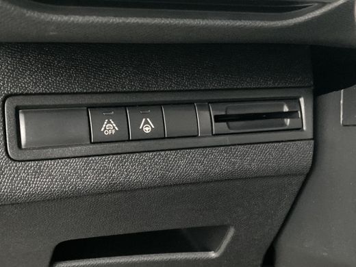 Peugeot 5008 1.6 PureTech GT | Airco | Camera | Adapt-Cruise | 7 zits | Trekhaak | Airco | Camera | Adapt-Crui... ActivLease financial lease