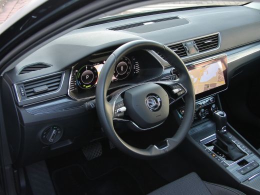 Skoda Superb Combi 1.4 TSI iV 218pk | Facelift | Pano dak | Trekhaak ActivLease financial lease