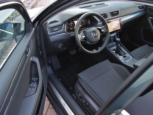 Skoda Superb Combi 1.4 TSI iV 218pk | Facelift | Pano dak | Trekhaak ActivLease financial lease