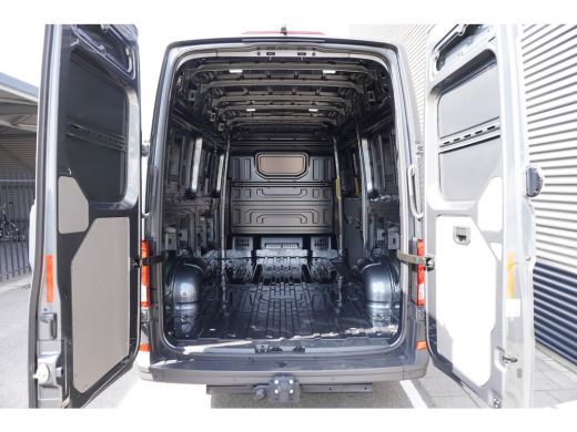 Volkswagen Crafter 35 2.0 TDI 177 PK Aut. L3H3 Highline, Climatronic, Comfort plus bijrijdersstoel, Trekhaak ActivLease financial lease