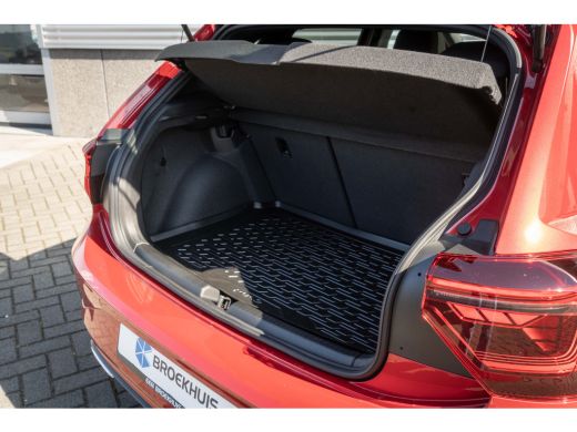 Volkswagen Polo Volkswagen R-Line Edition | 'App-Connect' draadloze smartphone integratie | Achterlichten LED | A... ActivLease financial lease